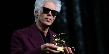 Jim Jarmusch ganha Leão de Ouro em Veneza com Father Mather Sister Brother