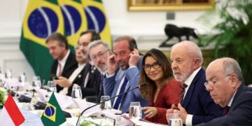 Lula confirma em viagem à Indonésia que disputará reeleição em 2026
