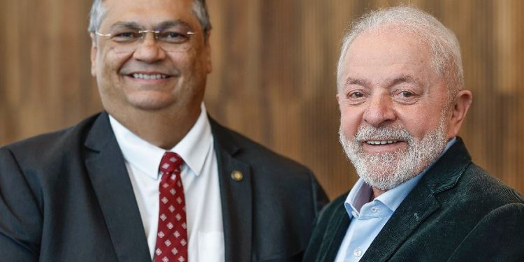 Entorno de Flávio Dino prevê um cenário em que ele abandonaria o STF de volta para a política