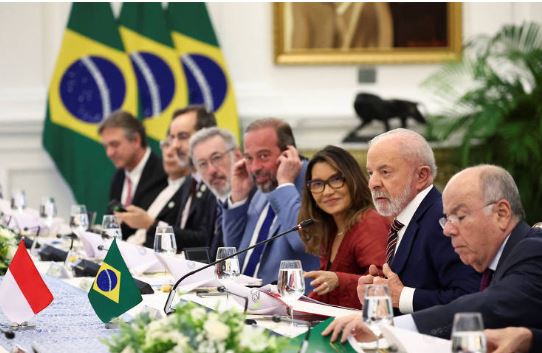 Lula confirma em viagem à Indonésia que disputará reeleição em 2026