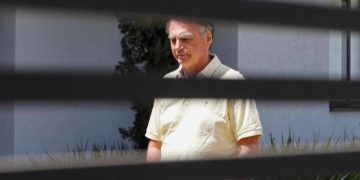 Ex-presidente Jair Bolsonaro é preso em Brasília pela PF