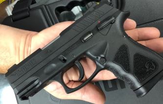 Arsenal dos bandidos ficou mais forte e mais novo após decretos pró-armas de Bolsonaro, diz estudo