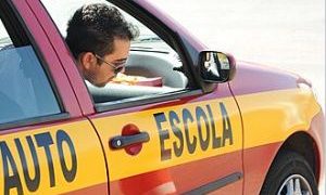Contran aprova fim de aulas obrigatórias em autoescolas para tirar CNH