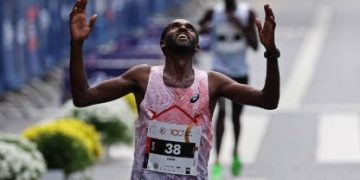 São Silvestre completa cem anos com chegada de brasileiros em 3º lugar e vitória de africano