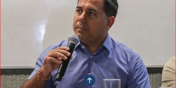 Prefeito no Ceará reduz o próprio salário, do vice e comissionados