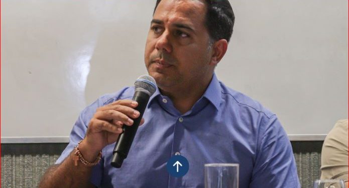 Prefeito no Ceará reduz o próprio salário, do vice e comissionados