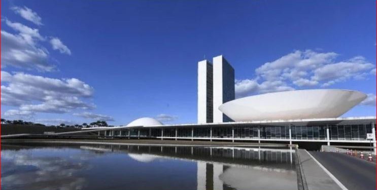Câmara Federal reajusta a verba de gabinete de deputados em 13,7%