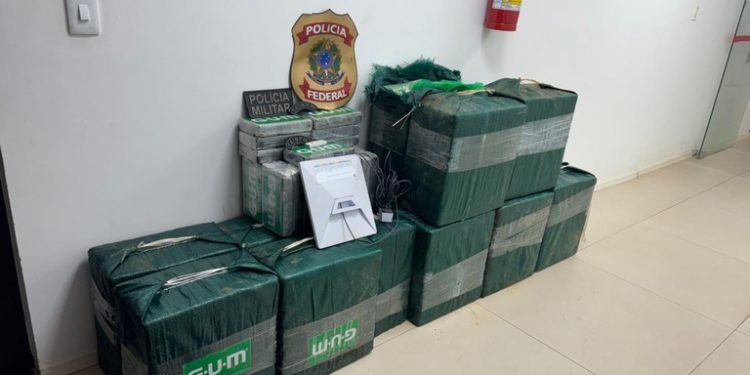 Polícia federal prende dois bolivianos com carga de mais de meia tonelada de cocaína