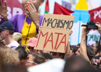 Saiba o que são ‘redpill’ e outros termos de ódio contra mulheres