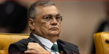 Dino pede apuração sobre emendas para filma sobre Bolsonaro