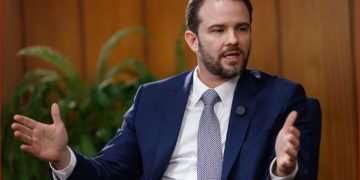 Ministro da Fazenda alerta para crise do BRB por em risco autoridade judiciária