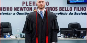 Dino afasta sobrinho de governador do Maranhão do Tribunal de Contas