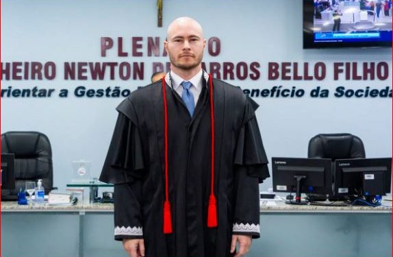 Dino afasta sobrinho de governador do Maranhão do Tribunal de Contas
