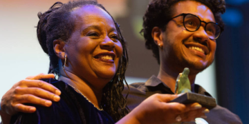 Eliana Alves Cruz é prmeira negra a ganhar Jabuti por romance literário
